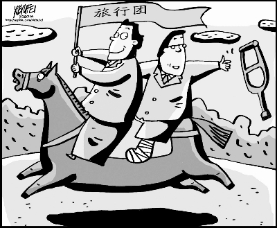 据《成都商报》报道，近日，警方在一个总人数为45人的中老年旅游团中查