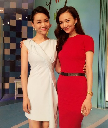 安徽卫视主持一姐43岁周群,女儿肉主任已6岁