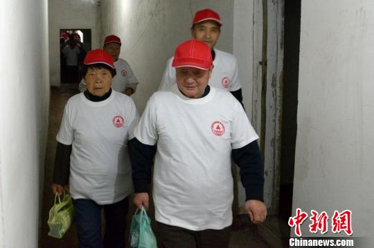 调查:中国老年人经济状况改善 农村收入增长快