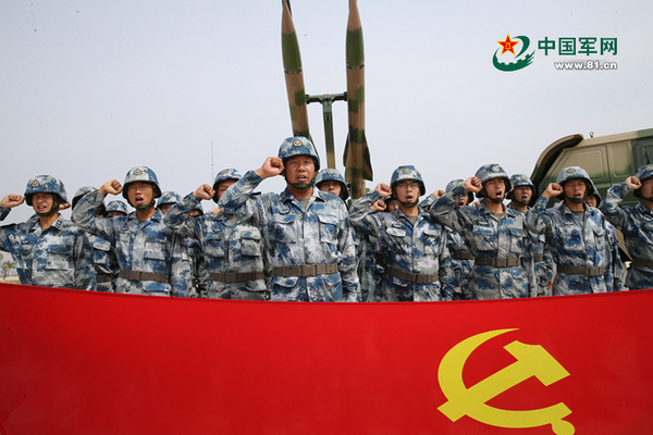 重温入党誓词 曹占礼 摄