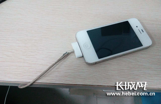 深夜手机莫名被偷 竟是一根充电线惹的祸