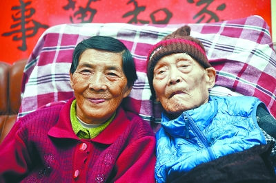 中风老人感谢益张照片公益活动