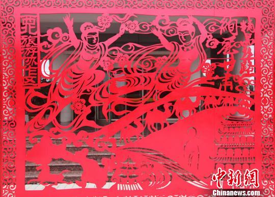 图为“精品丝路、绚丽甘肃”剪纸。 高海 摄