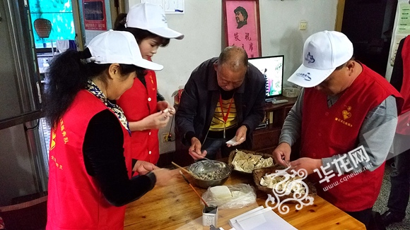 每天一个电话每周一次家访 合川区让关爱贴近