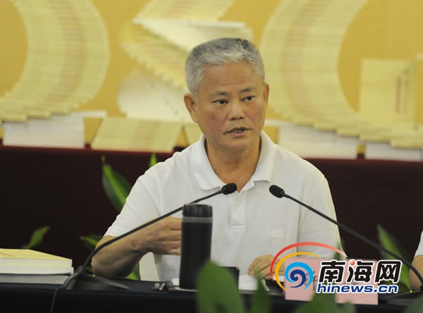 海南省委常委,宣传部长许俊在座谈会上发言 南海网记者陈望摄