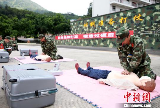 武警福建总队举办后勤哨兵比武(图)