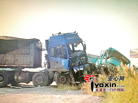 在事故现场，两辆货车发生碰撞，将在旁边执勤的协警蔡成柯撞成重伤。