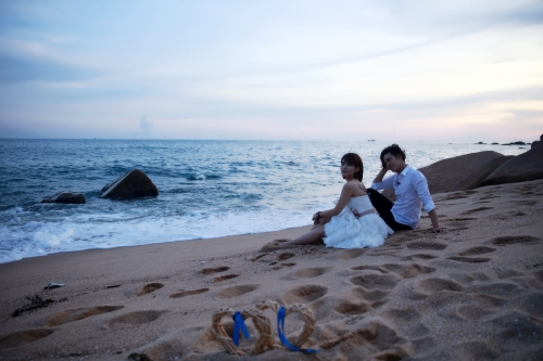 《黄金单身汉》陈楚河李欣海边甜蜜依偎