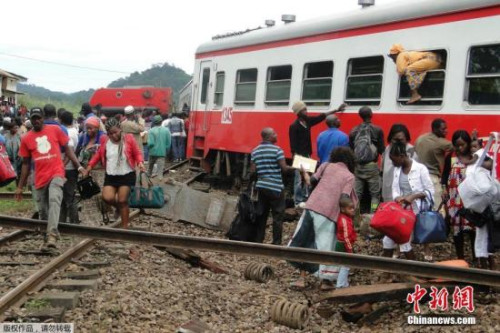 喀麦隆火车出轨致55人死数百人伤 或因超载引发