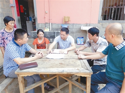 进村入户紧盯扶贫领域微腐败