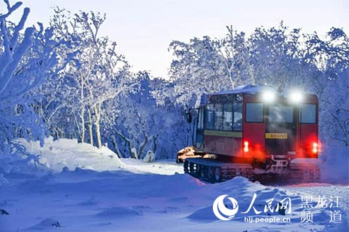 中国雪乡开启“冰雪奇缘 梦幻之旅”。