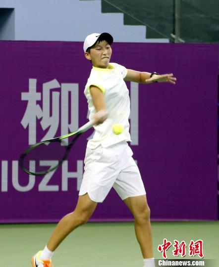 “柳州银行杯”ITF国际女子网球巡回赛·柳州站开赛，图为中国选手尤晓迪。　朱柳融 摄