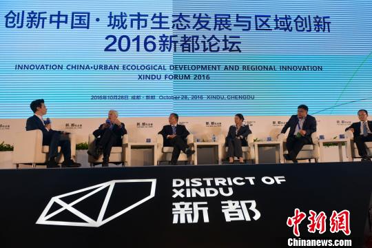 10月28日经济半小时_经济半小时 20161028 京新高速 穿越沙漠的巨龙(2)