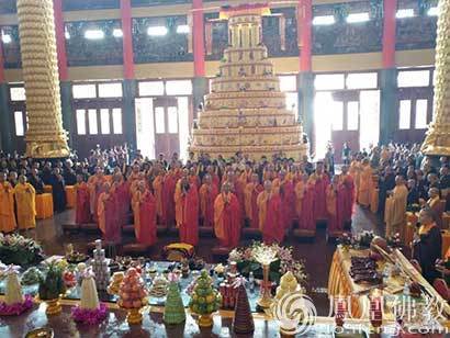 高僧大德共同诵经祈祷（图片来源：凤凰佛教 摄影：传观法师）