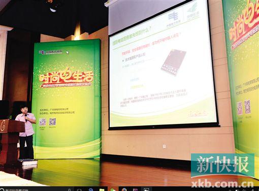 ■专家现场讲解电磁厨具。