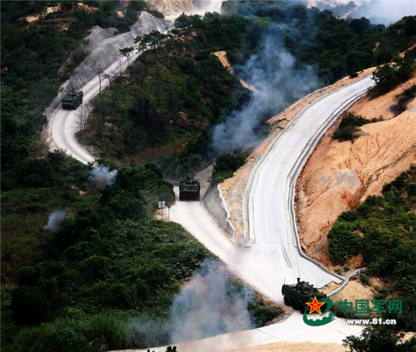 驻港部队举行香江卫士 2016D联合实兵演习