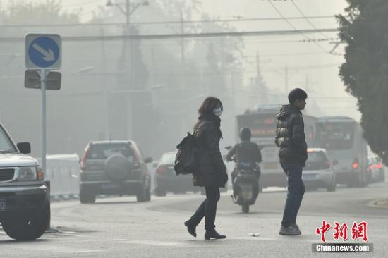 北京现强浓雾航班大面积撤消今天上午雾霾消失