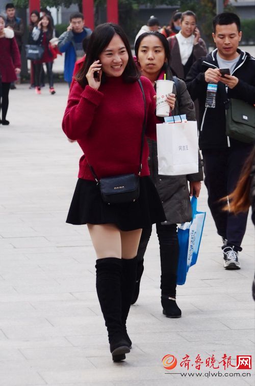 组图:教师资格证考试,个别考场八九成是女生