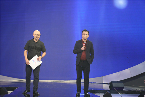 《缘来非诚勿扰》爆灯姐 最喜庆女嘉宾勇敢追爱