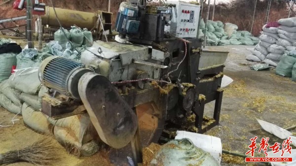 现场查获的烟丝加工设备