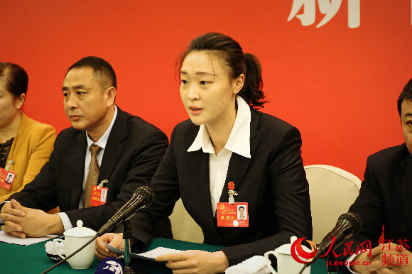 走近江苏党代会最年轻代表:惠若琪履职不怯场