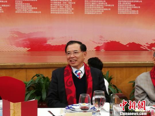 李东生就任深圳市投资商会新一届会长。　郑小红　摄