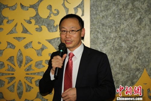 图为中国驻日使馆总领事王军致辞。尹法根摄