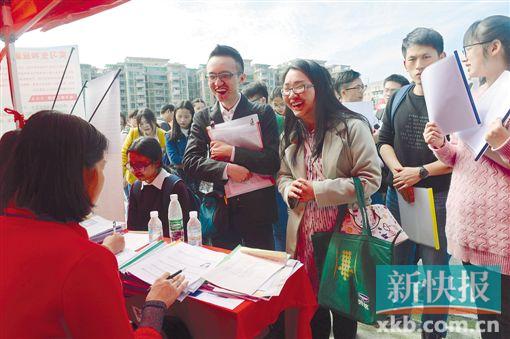 部分本科生月薪上万男护士有多少要多少