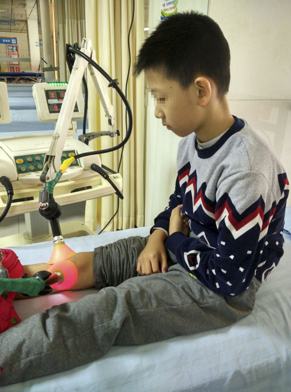 唐山9岁男生校内被同学踹伤已治疗一年未愈,教