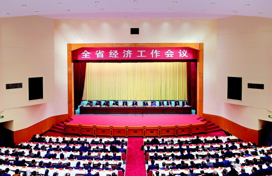 2016年12月26日,全省经济工作会议在贵阳召开。黄晓青 摄