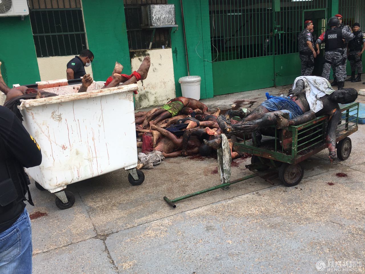 巴西监狱暴动 砍头分尸致60人死