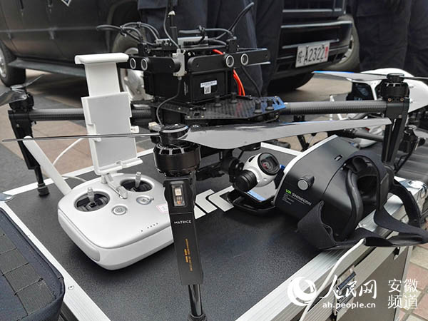 配有VR的无人机可进行第一视角追踪