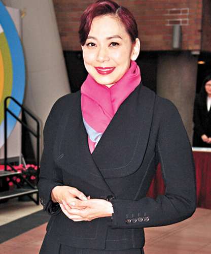 邝美云自曝老花十多年捐380万做护眼慈善