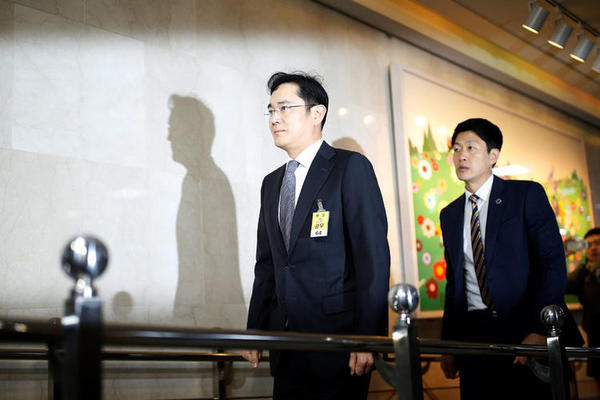 三星老板李在镕被传唤,他是韩国总统腐败案的