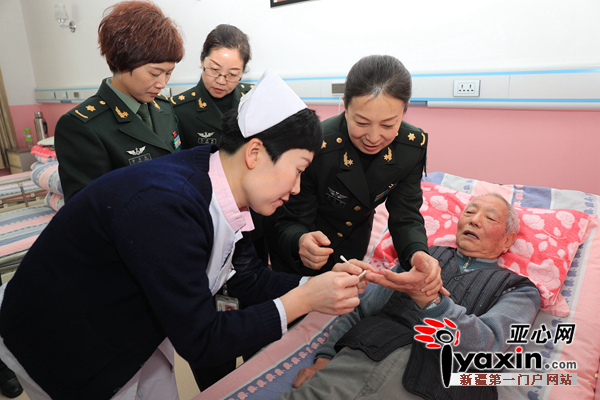 新疆军区总医院护士赴乌鲁木齐市养老福利院献