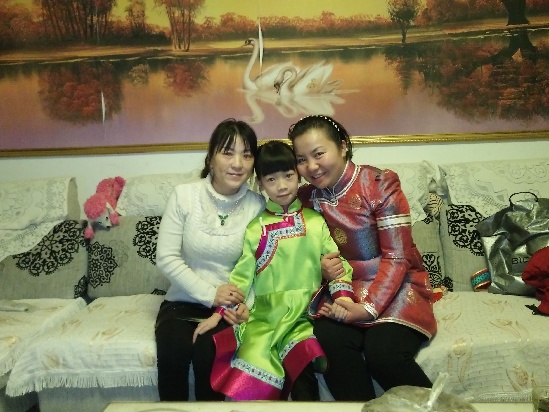 　　海唐长和女儿及丽盖·欧图海