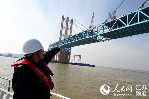 沪通长江大桥天生港专用航道1月21日上午合龙