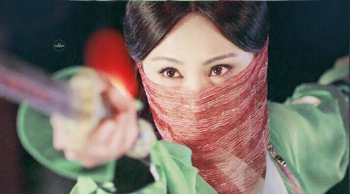 在古装剧中往往会出现这样的镜头:一位蒙着神秘面纱或戴着面具的女子