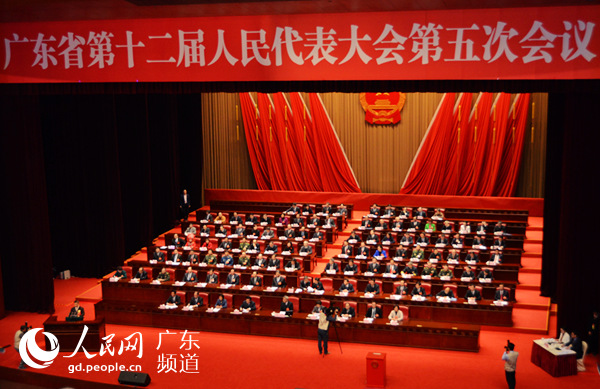1月23日，广东省十二届人大五次会议第四次会议举行。李士燕 摄