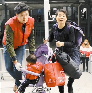 春节10万志愿者活跃大街小巷