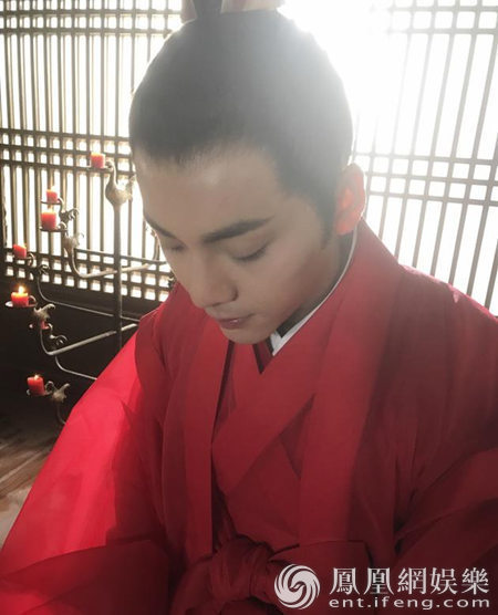 陈伟霆《醉玲珑》大婚扮相曝光 红衣黑发剑眉横斜_娱乐频道_凤凰网