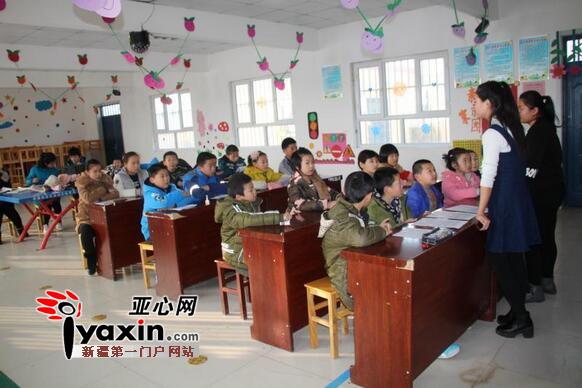 新疆乌苏市大学生利用寒假在村里办免费辅导班