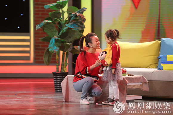 《欢乐中国人》刘涛节目现场痛哭 称：对孩子愧疚