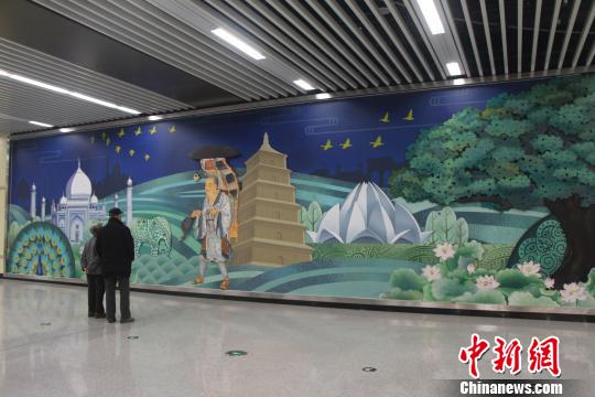图为西安地铁大雁塔站的一幅壁画引发热议。　阿琳娜　摄