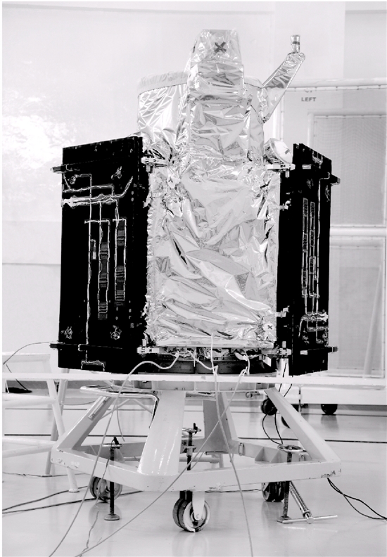 右图：此次任务的主要载荷Cartosat-2D卫星。图片来自印度空间研究组织ISRO官网。