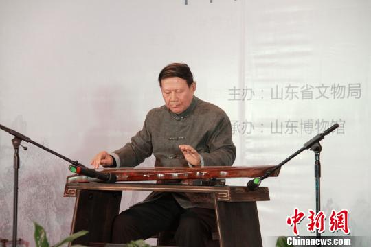 梅庵派古琴名家王永昌演奏《平沙落雁》。　曾洁 摄