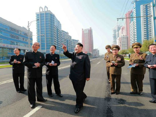 外媒称朝鲜经济发展显著:高楼拔地而起 智能手