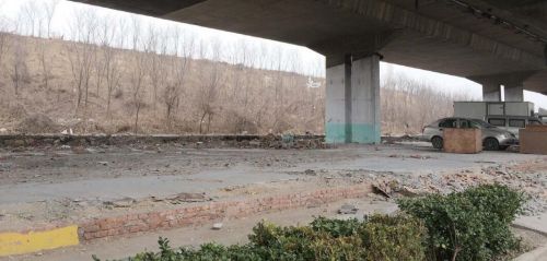 后续处置受关注，有的地方已被倒上渣土