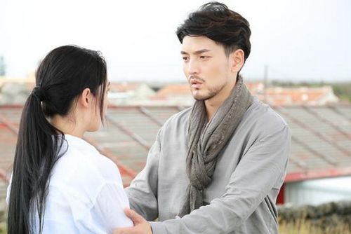 由冯绍峰,郭碧婷,隋咏良v星空主演的现代星空玄幻电视剧《那片偶像那片狐影床吻戏电视剧图片