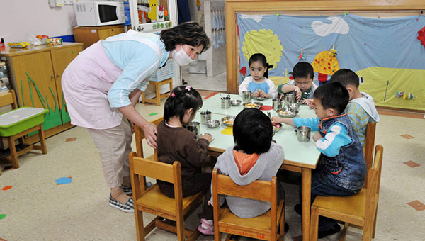 上海今年建20个社区幼儿托管点,专业组织运营